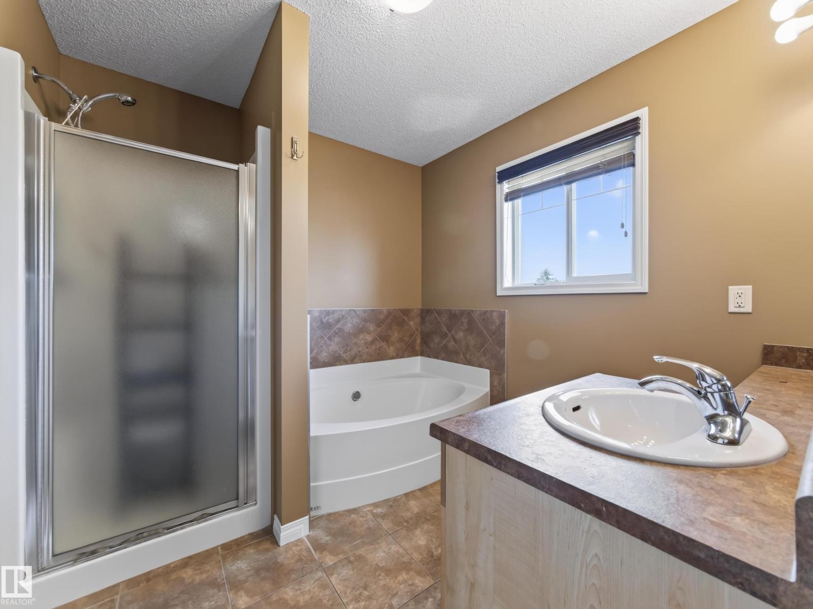 460 CHARLOTTE CR - 34