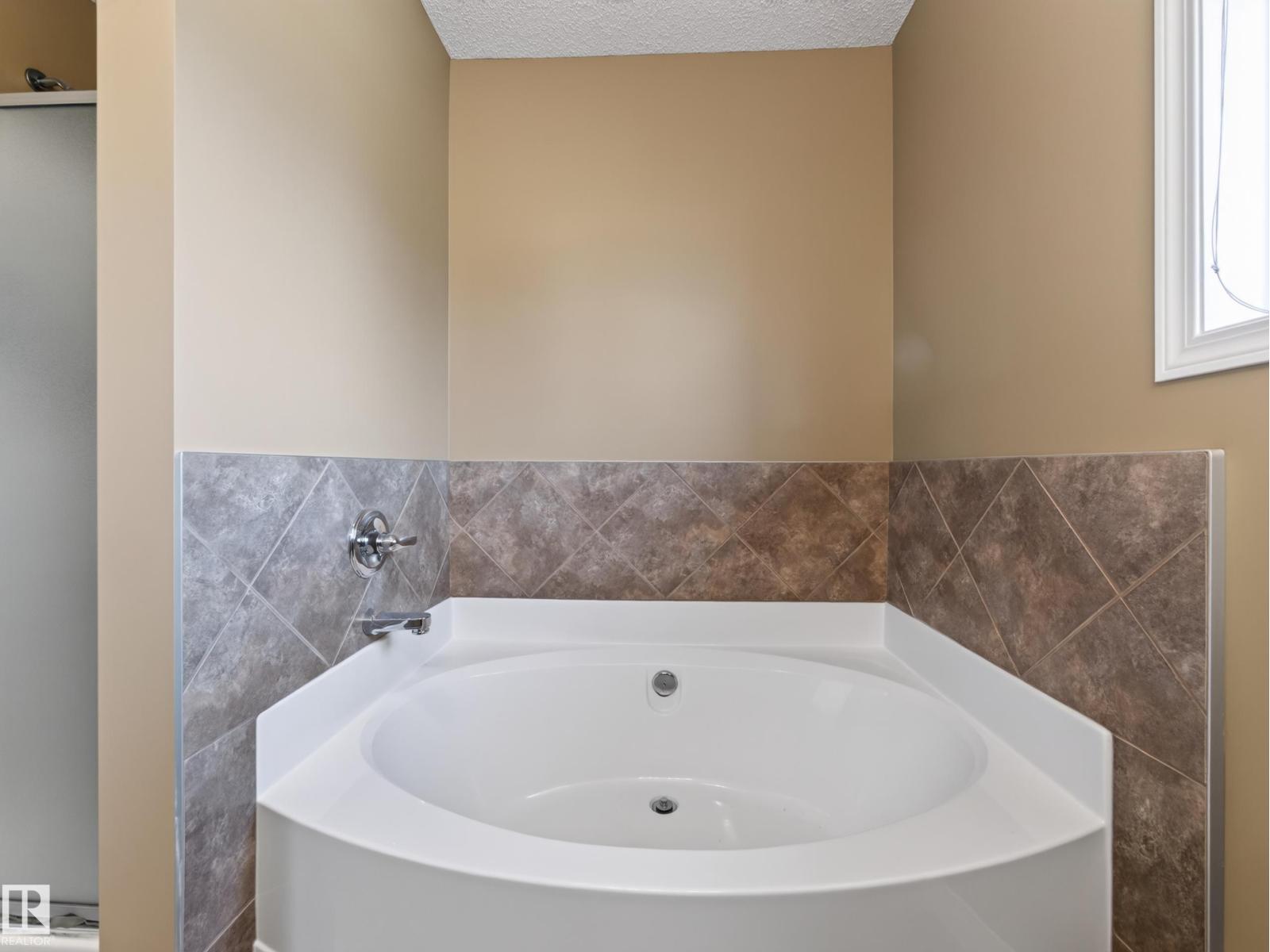 460 CHARLOTTE CR - 36