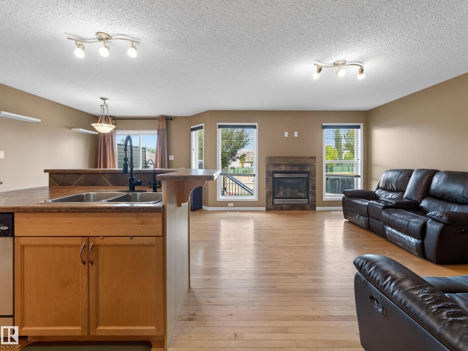 460 CHARLOTTE CR - 5