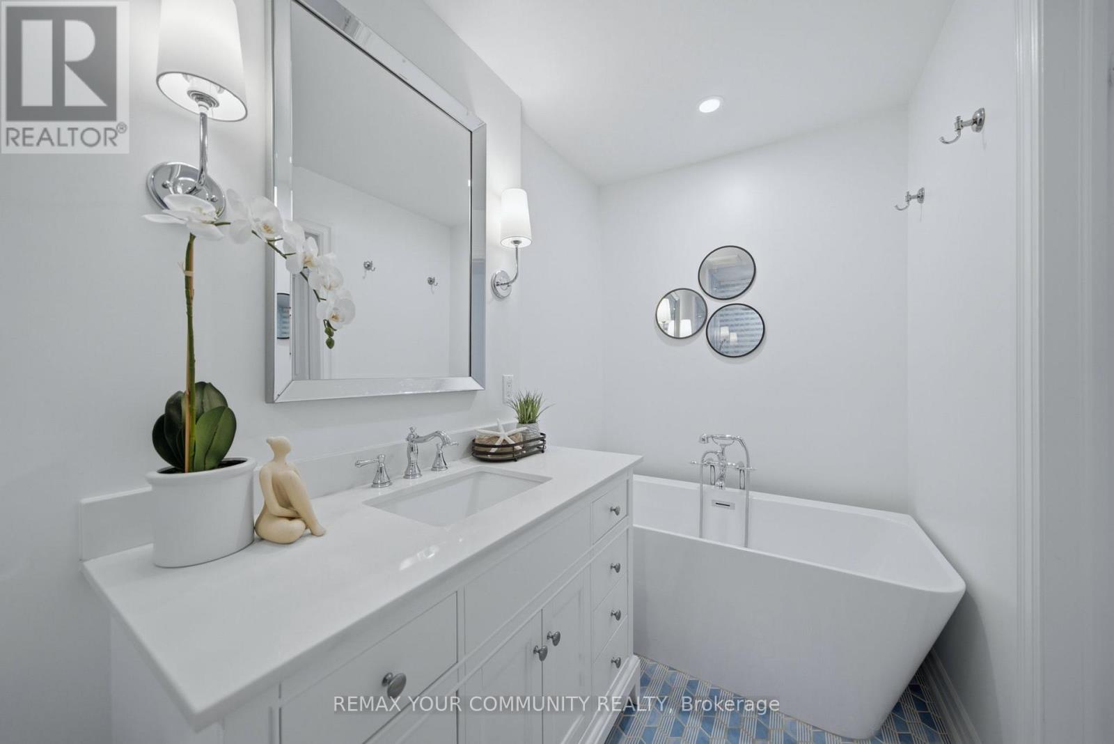 #3 180 MANITOBA STREET - 26