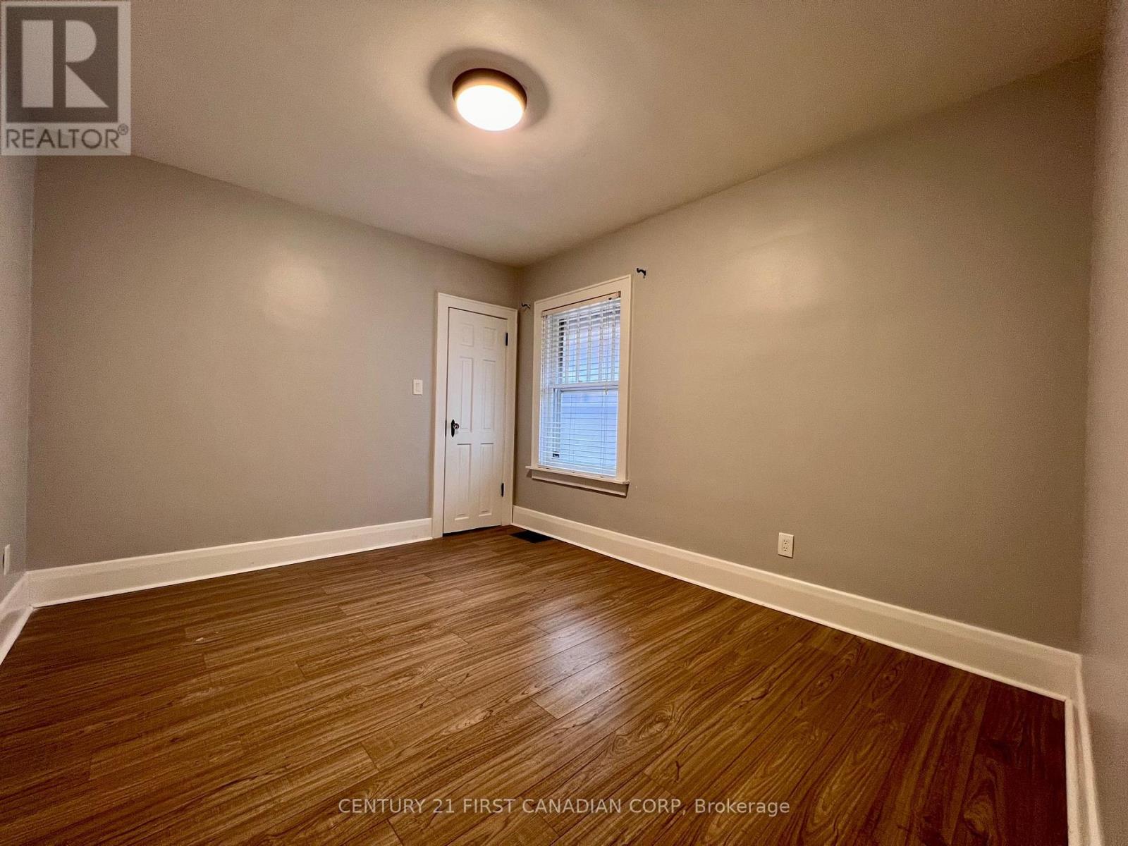 27 WHARNCLIFFE ROAD S, London South (South E) — photo 8