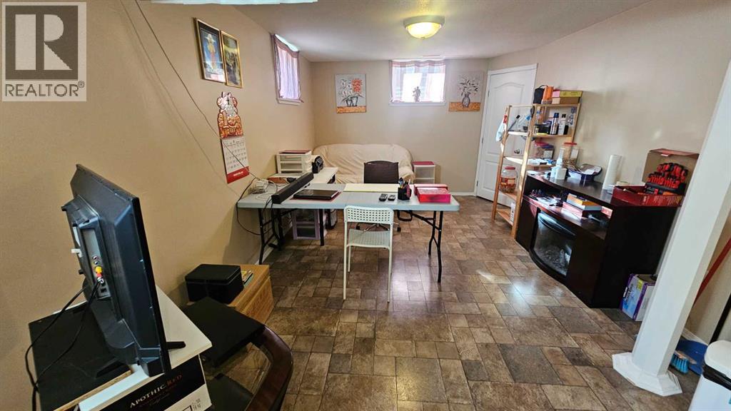 5006 45 Street - Image 32