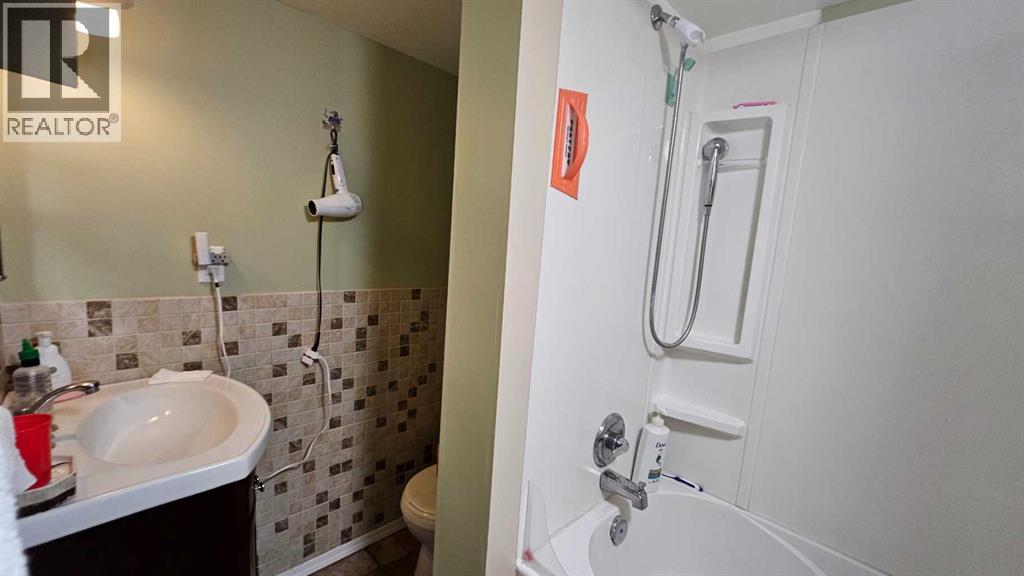 5006 45 Street - Image 30