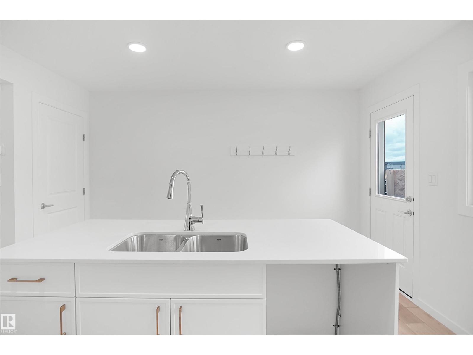 #18 3705 141 ST SW - 12