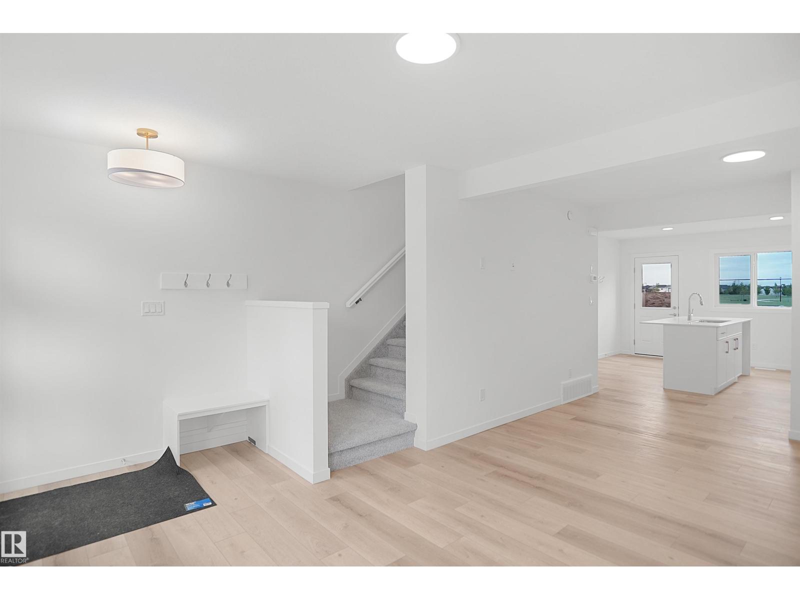 #18 3705 141 ST SW - 4