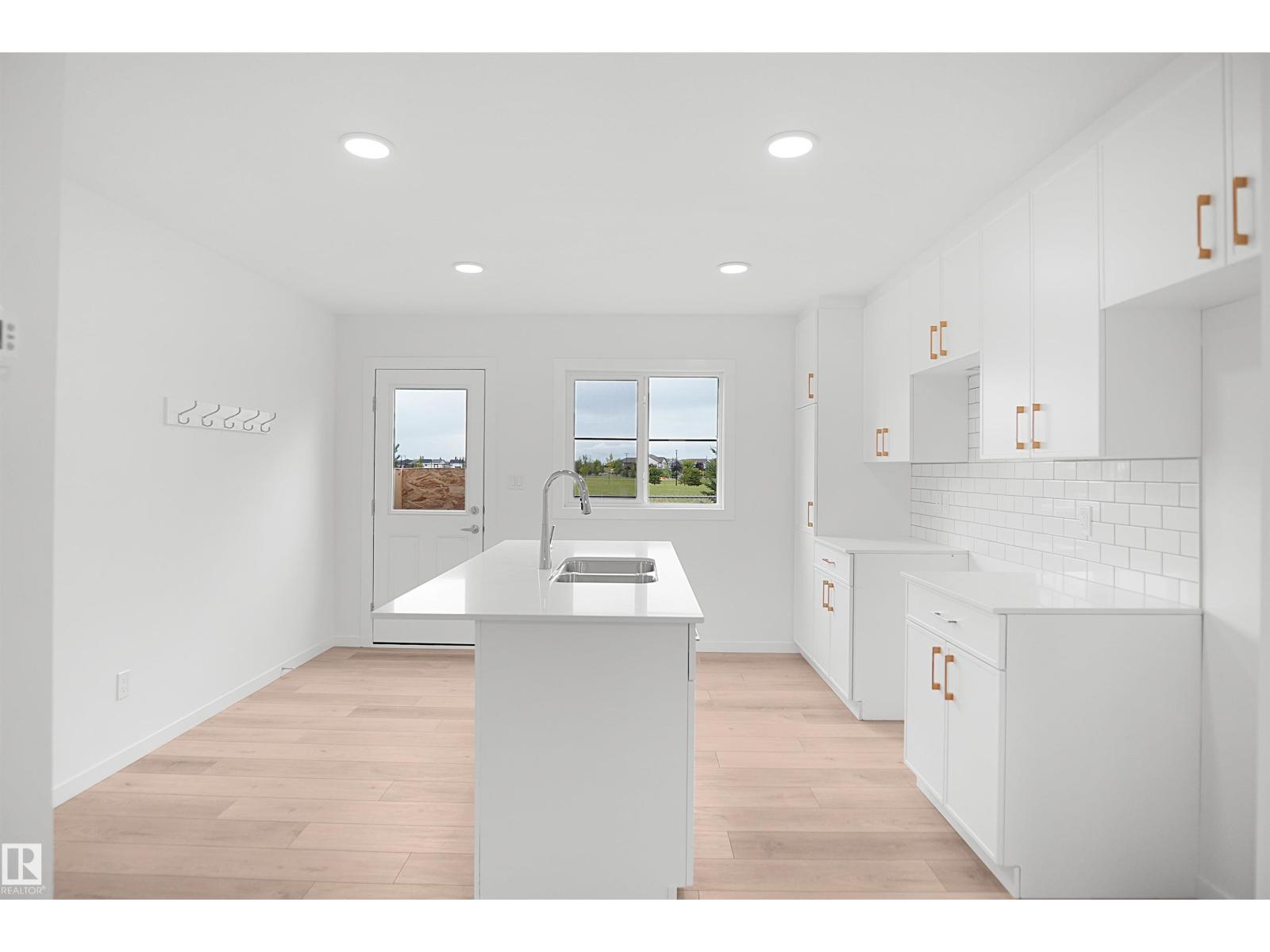 #18 3705 141 ST SW - 9