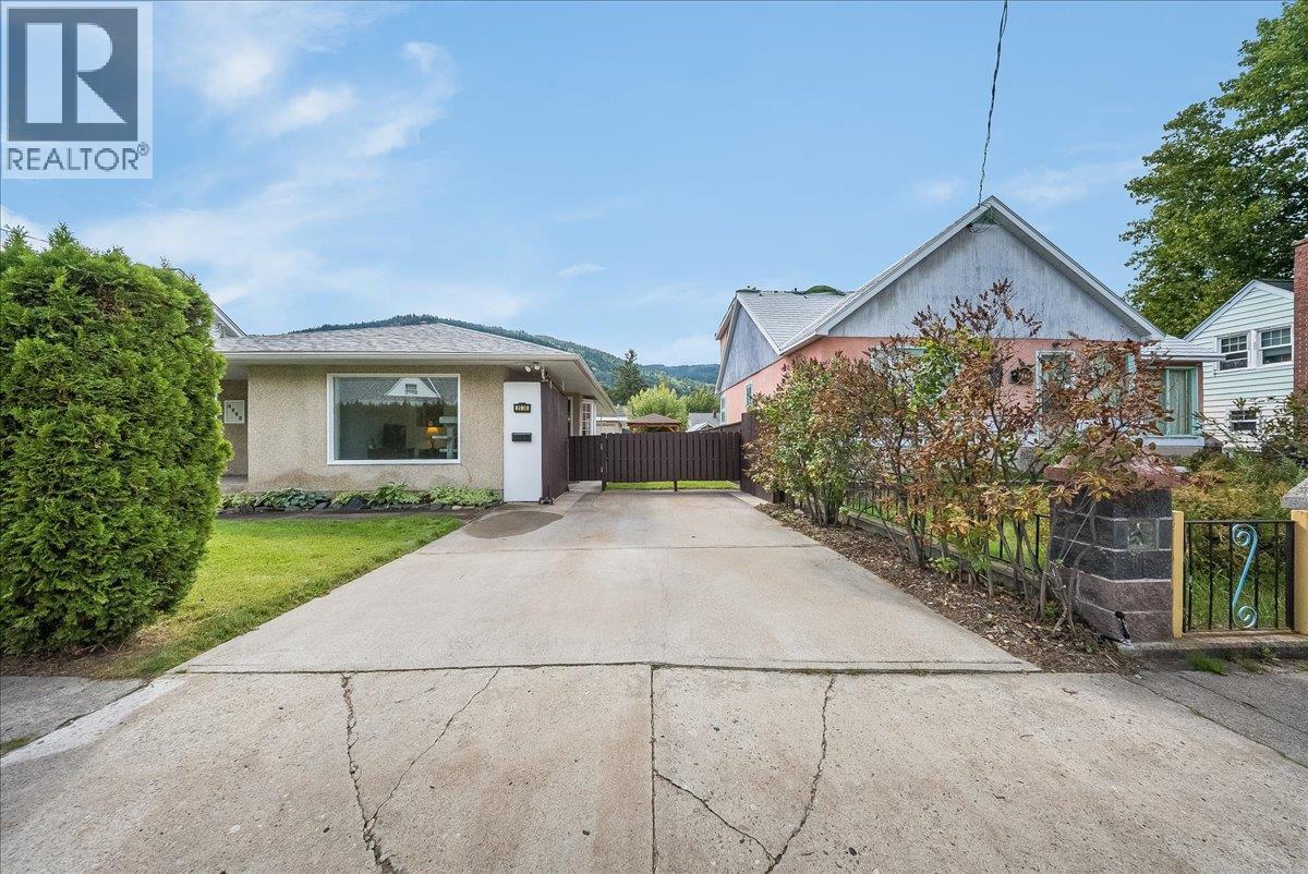 2038 Sixth Avenue, Trail