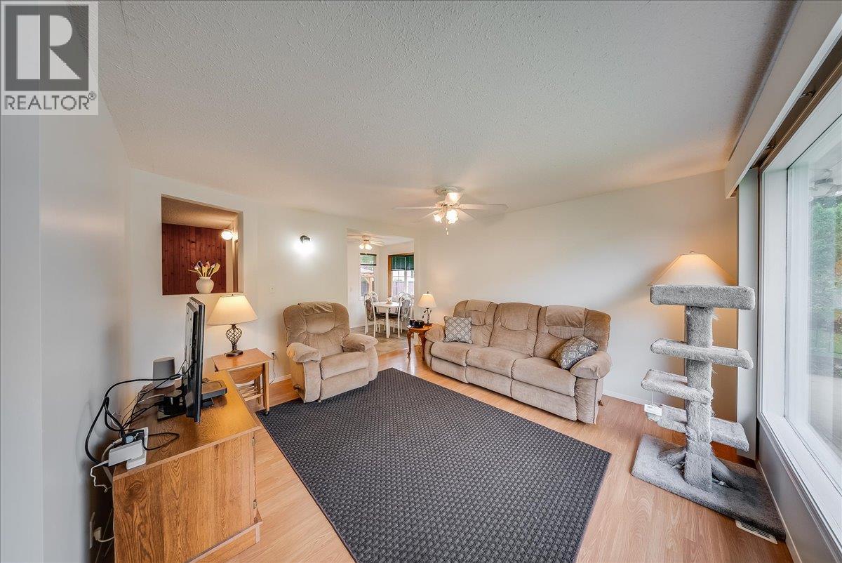 2038 Sixth Avenue, Trail