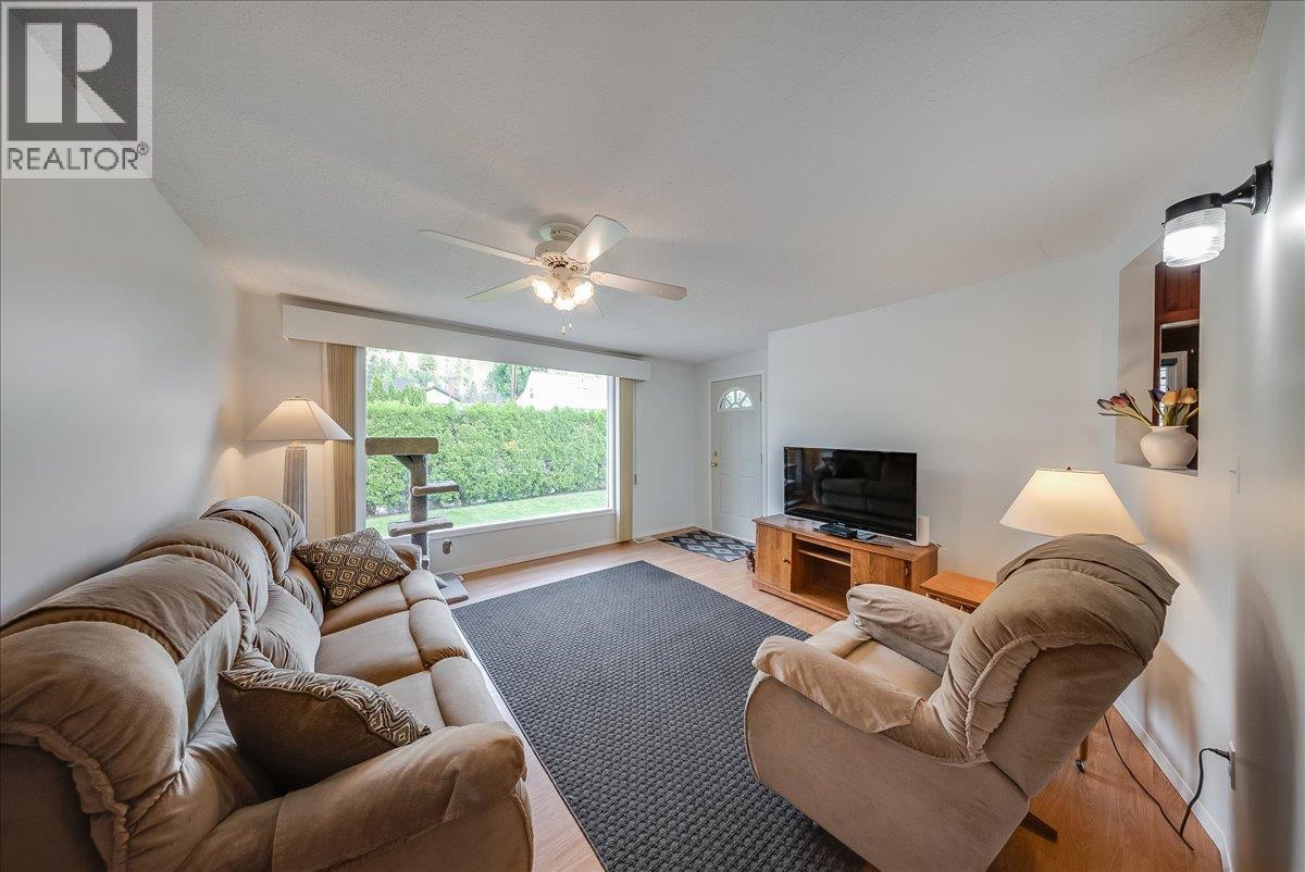 2038 Sixth Avenue, Trail