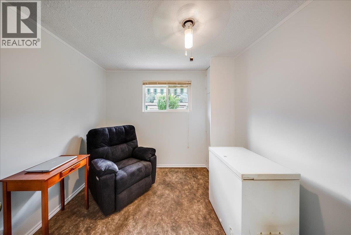 2038 Sixth Avenue, Trail