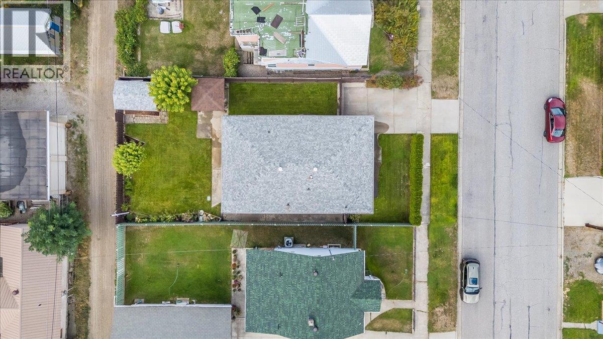 2038 Sixth Avenue, Trail