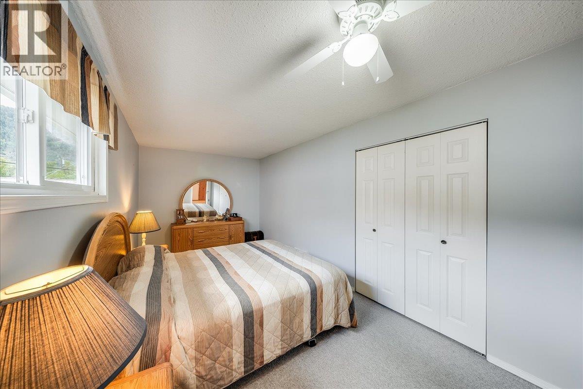2038 Sixth Avenue, Trail