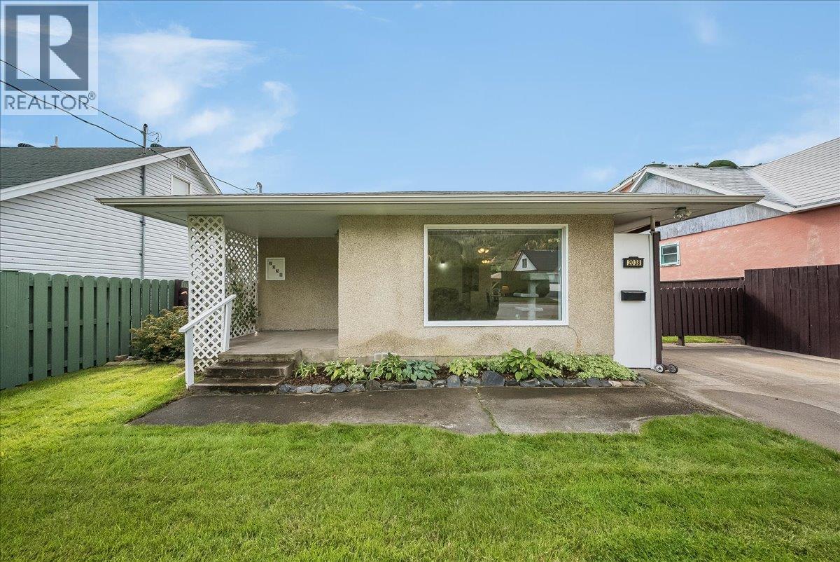 2038 Sixth Avenue, Trail