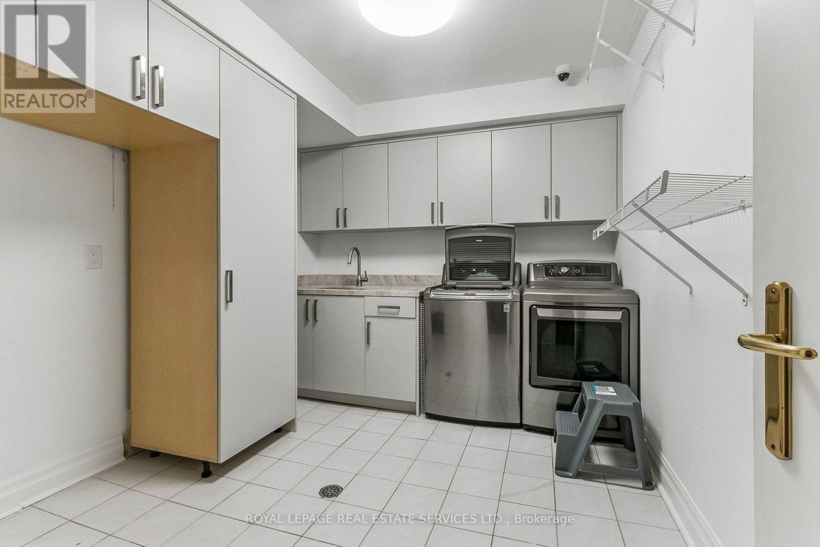 42 RYKERT CRESCENT - 41
