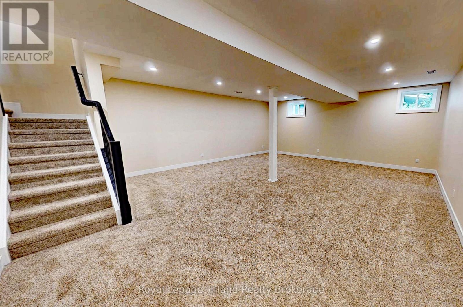 276 MAIN STREET W - 13