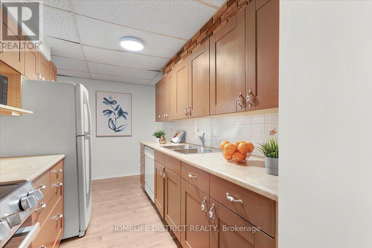 #404 3420 EGLINTON AVENUE E - 14