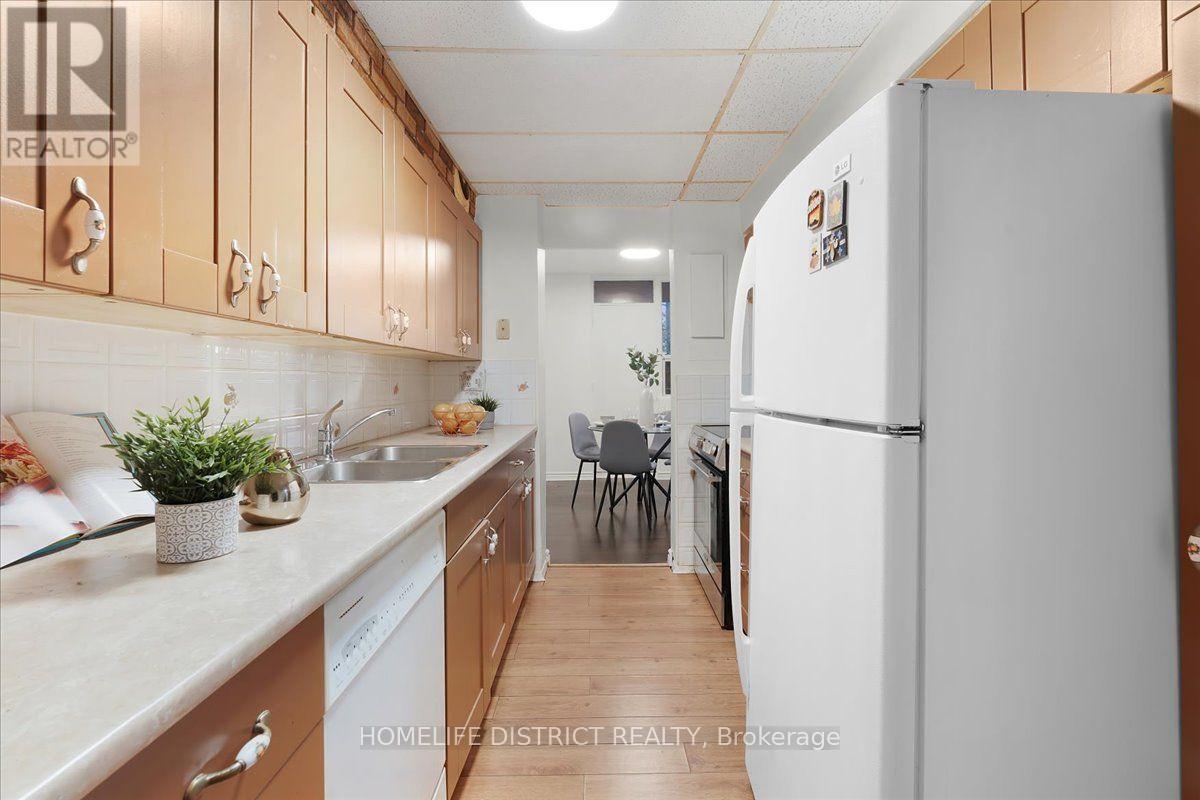 #404 3420 EGLINTON AVENUE E - 15