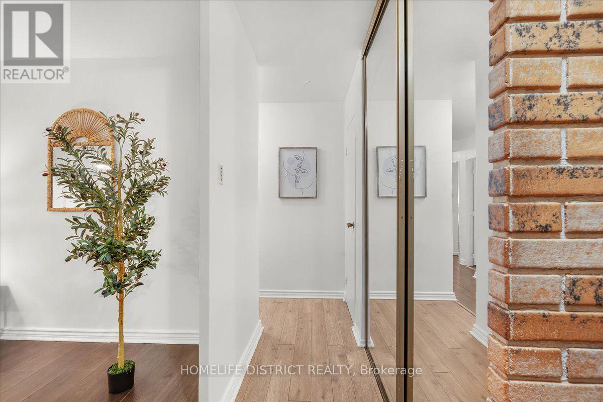 #404 3420 EGLINTON AVENUE E - 17