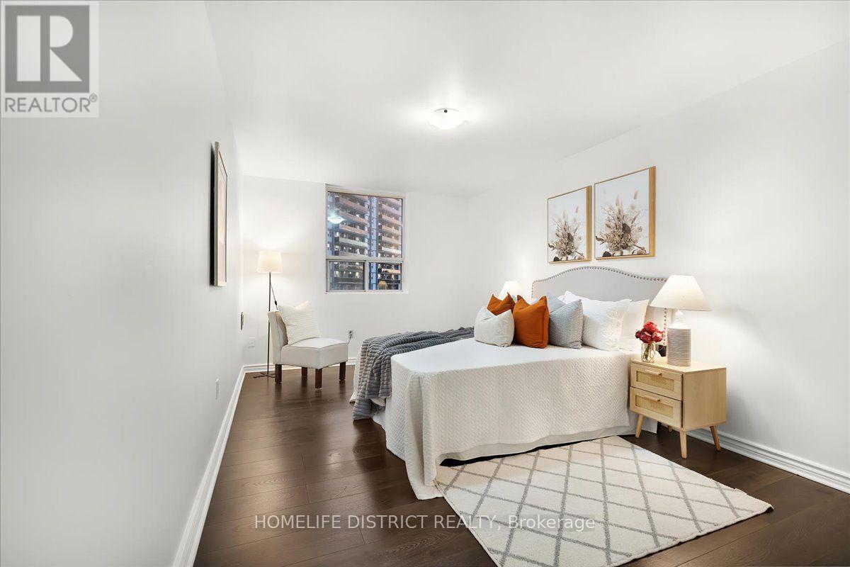 #404 3420 EGLINTON AVENUE E - 18
