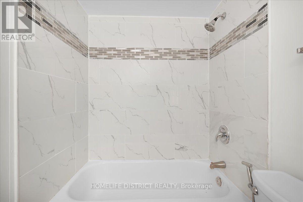 #404 3420 EGLINTON AVENUE E - 25