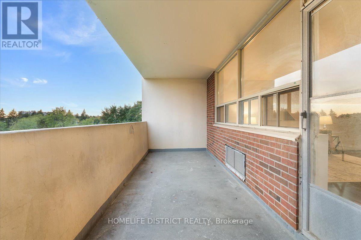 #404 3420 EGLINTON AVENUE E - 29