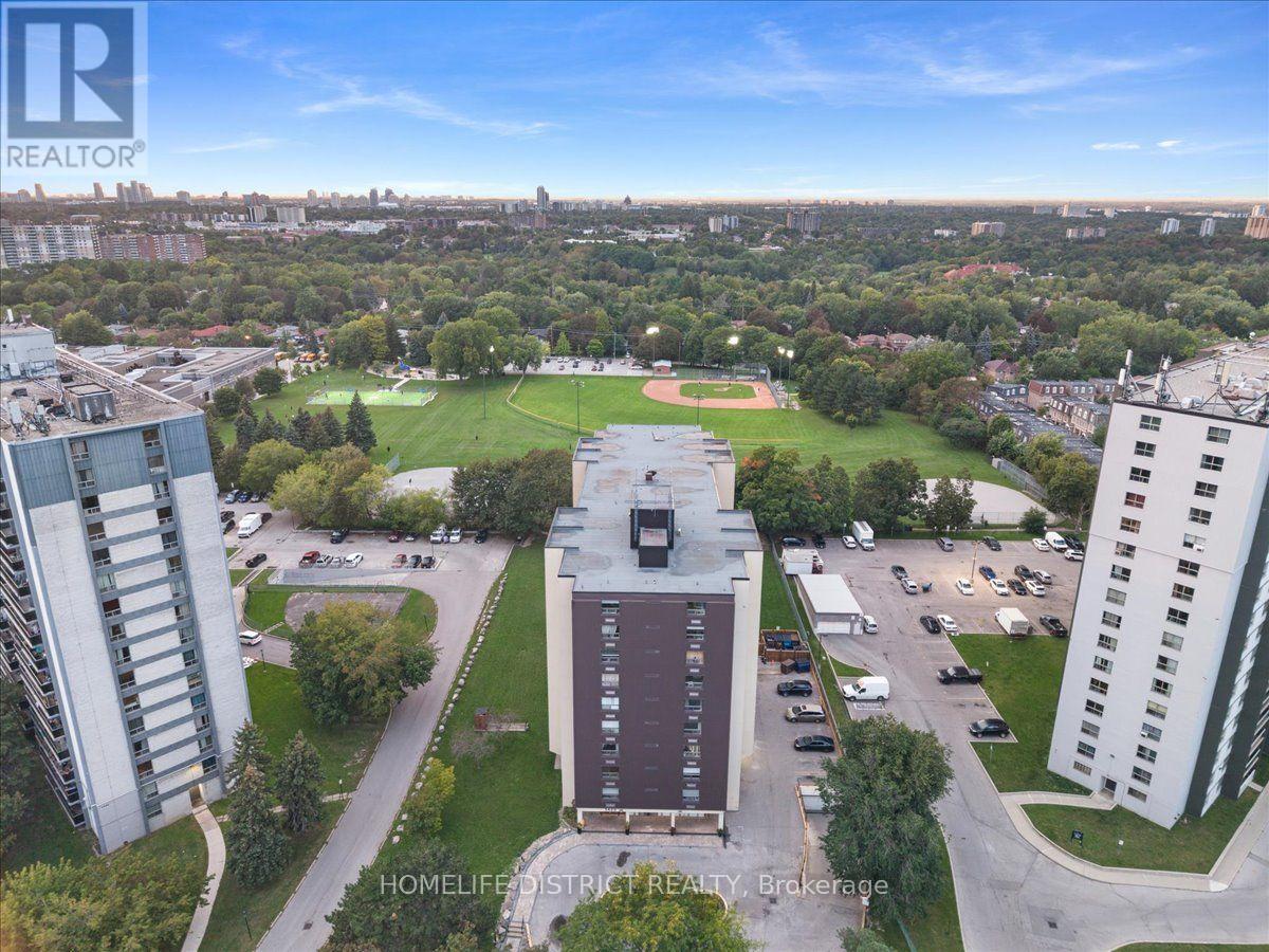 #404 3420 EGLINTON AVENUE E - 32