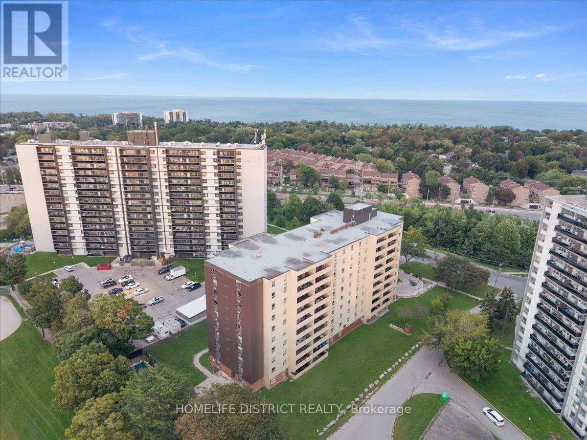 #404 3420 EGLINTON AVENUE E - 33