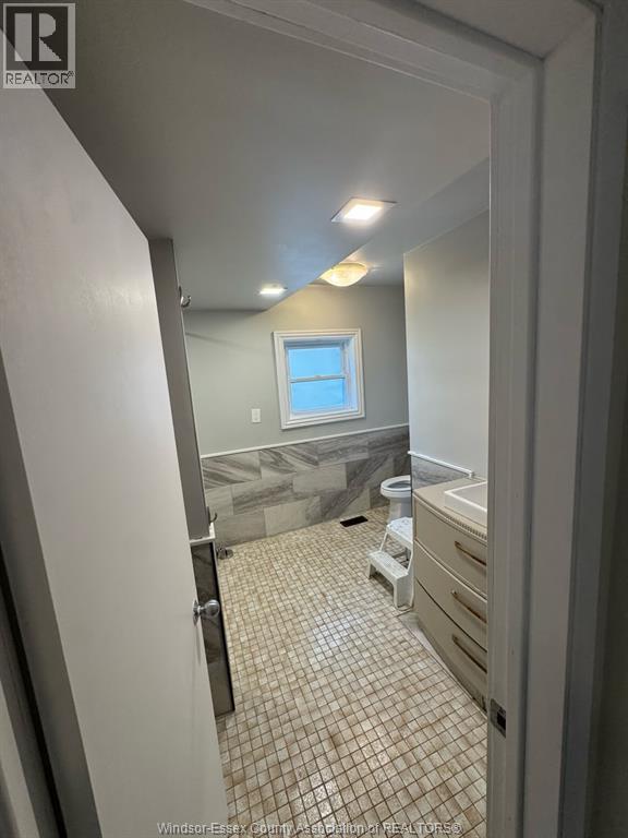 425 CHILVER ROAD, Windsor — photo 9