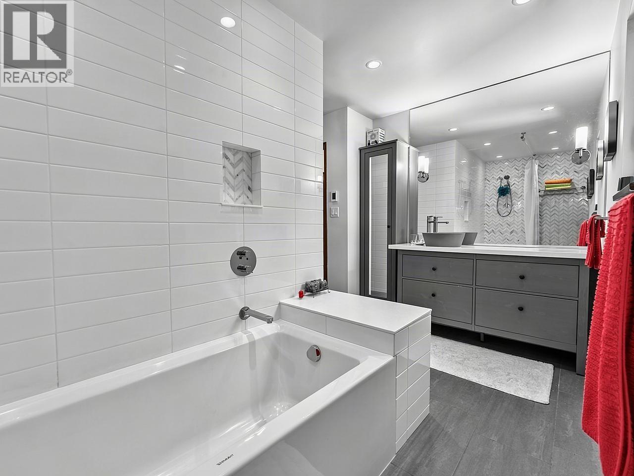 8568 BEDORA PLACE, West Vancouver