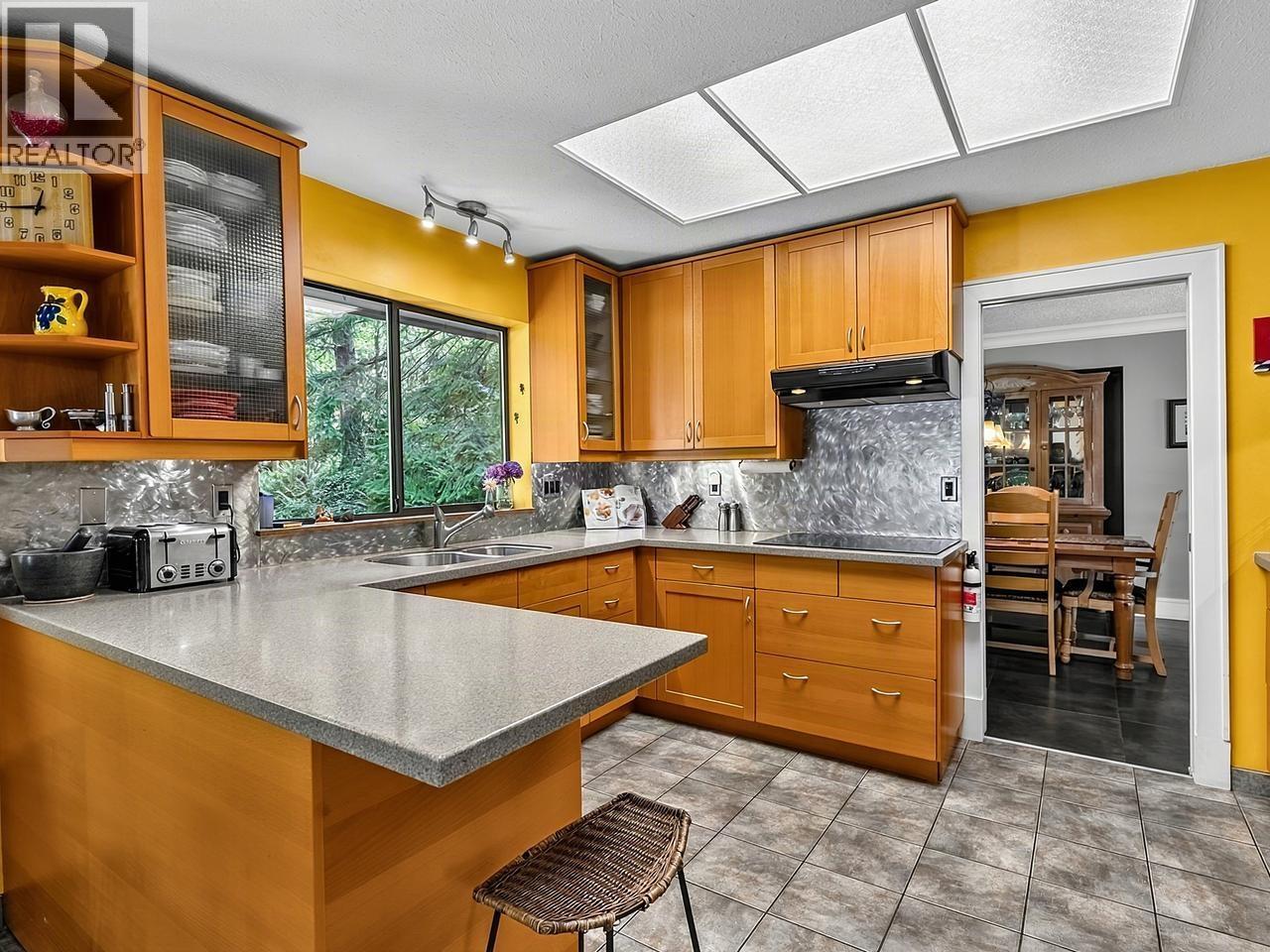 8568 BEDORA PLACE, West Vancouver