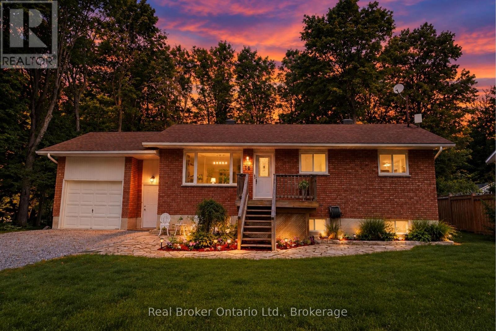 16 MUNDY AVENUE - 2