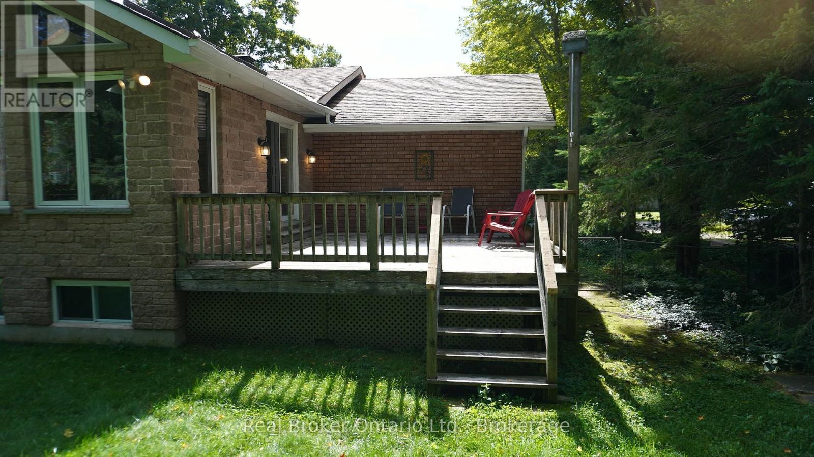 16 MUNDY AVENUE - 27