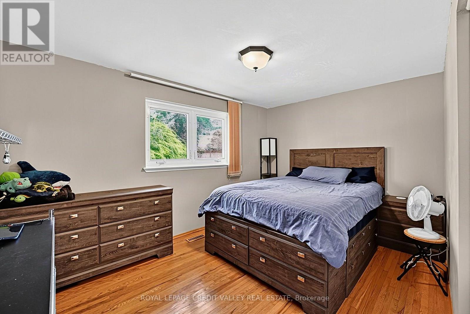16 LOCKTON CRESCENT - 24