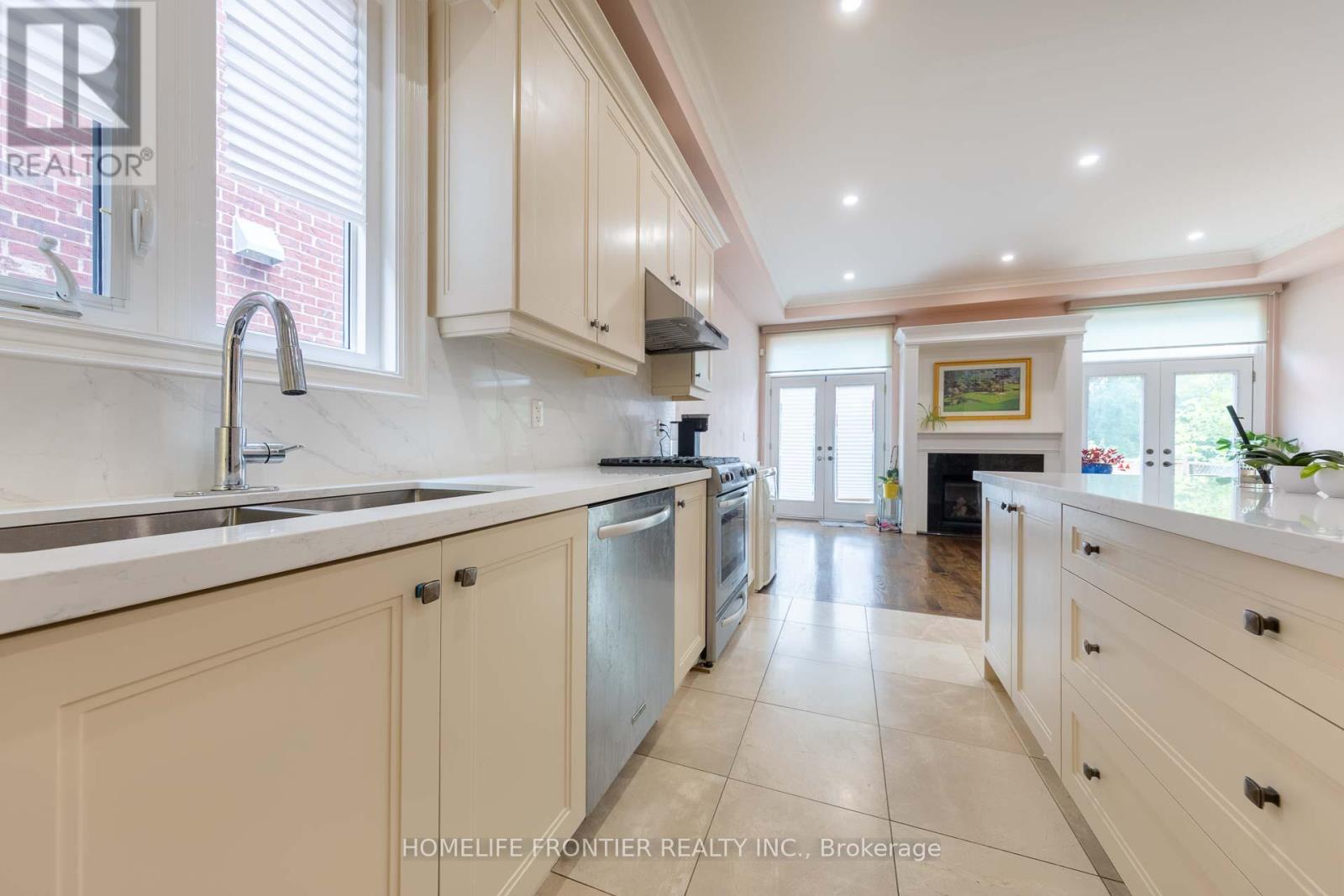 183 FINCH AVENUE E - Image 19