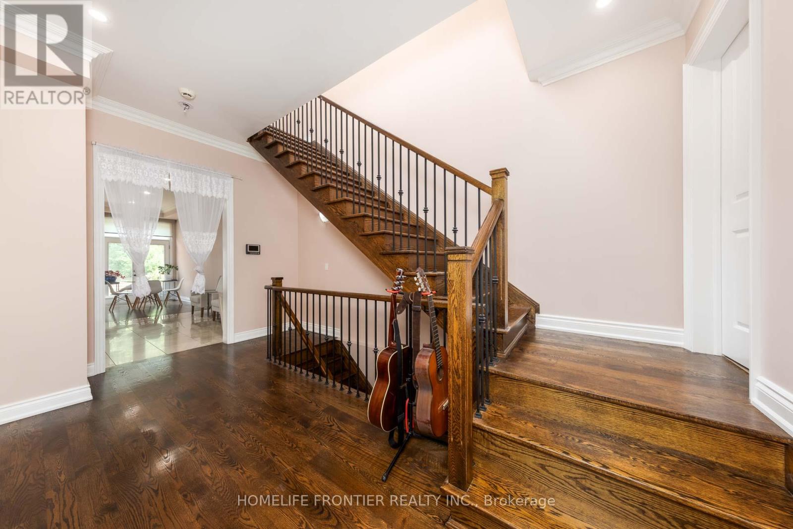 183 FINCH AVENUE E - Image 24