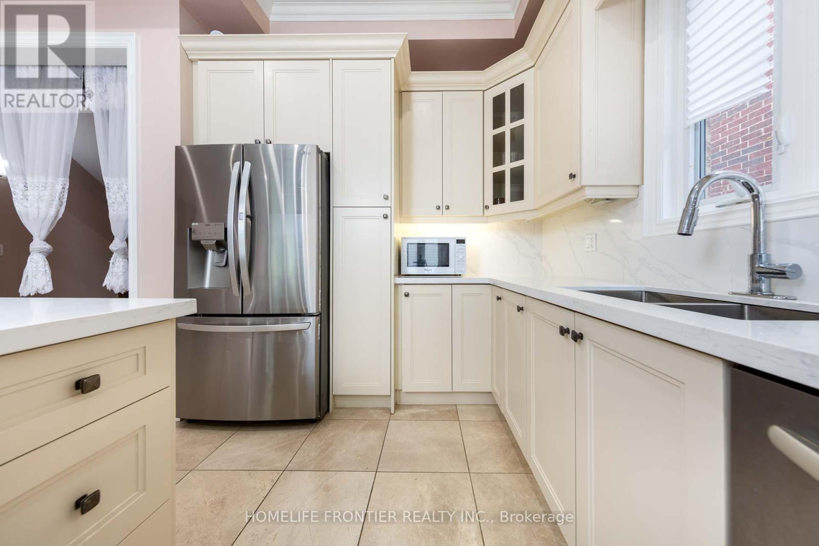 183 FINCH AVENUE E - Image 18