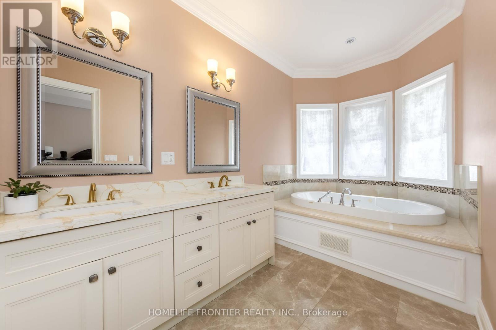 183 FINCH AVENUE E - Image 29