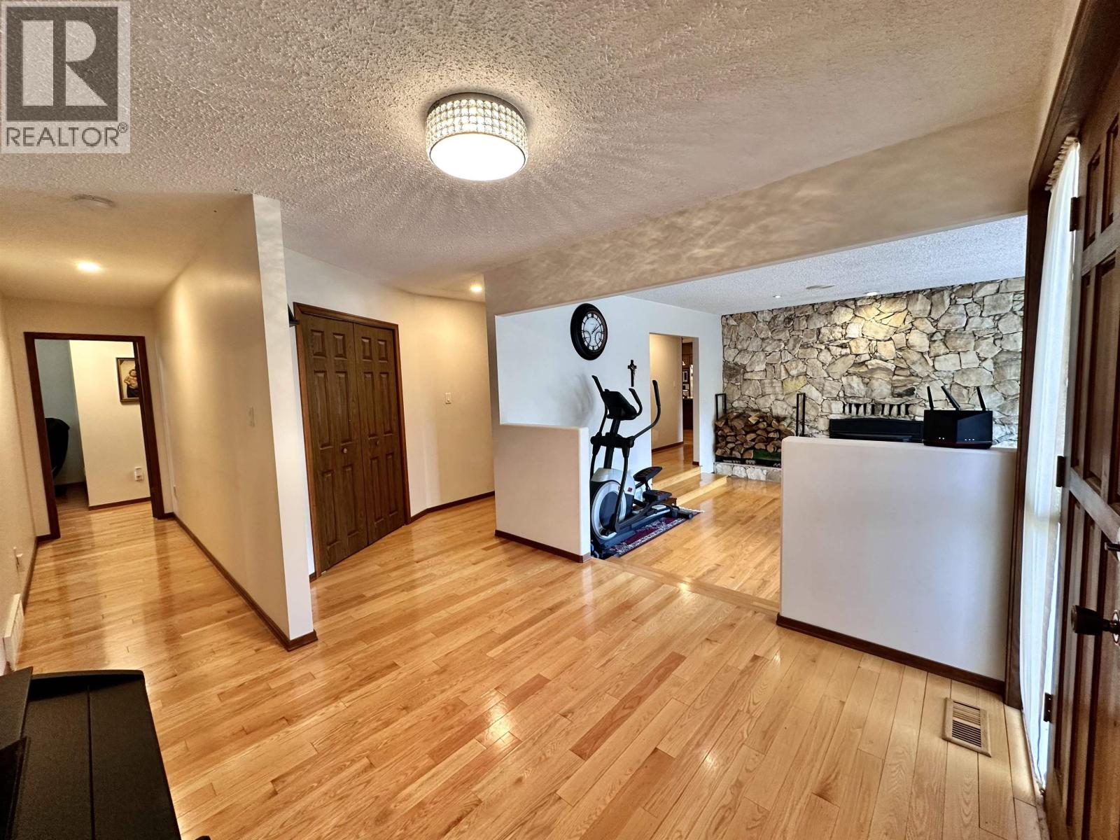 1365 S 5 HIGHWAY, Valemount — photo 2