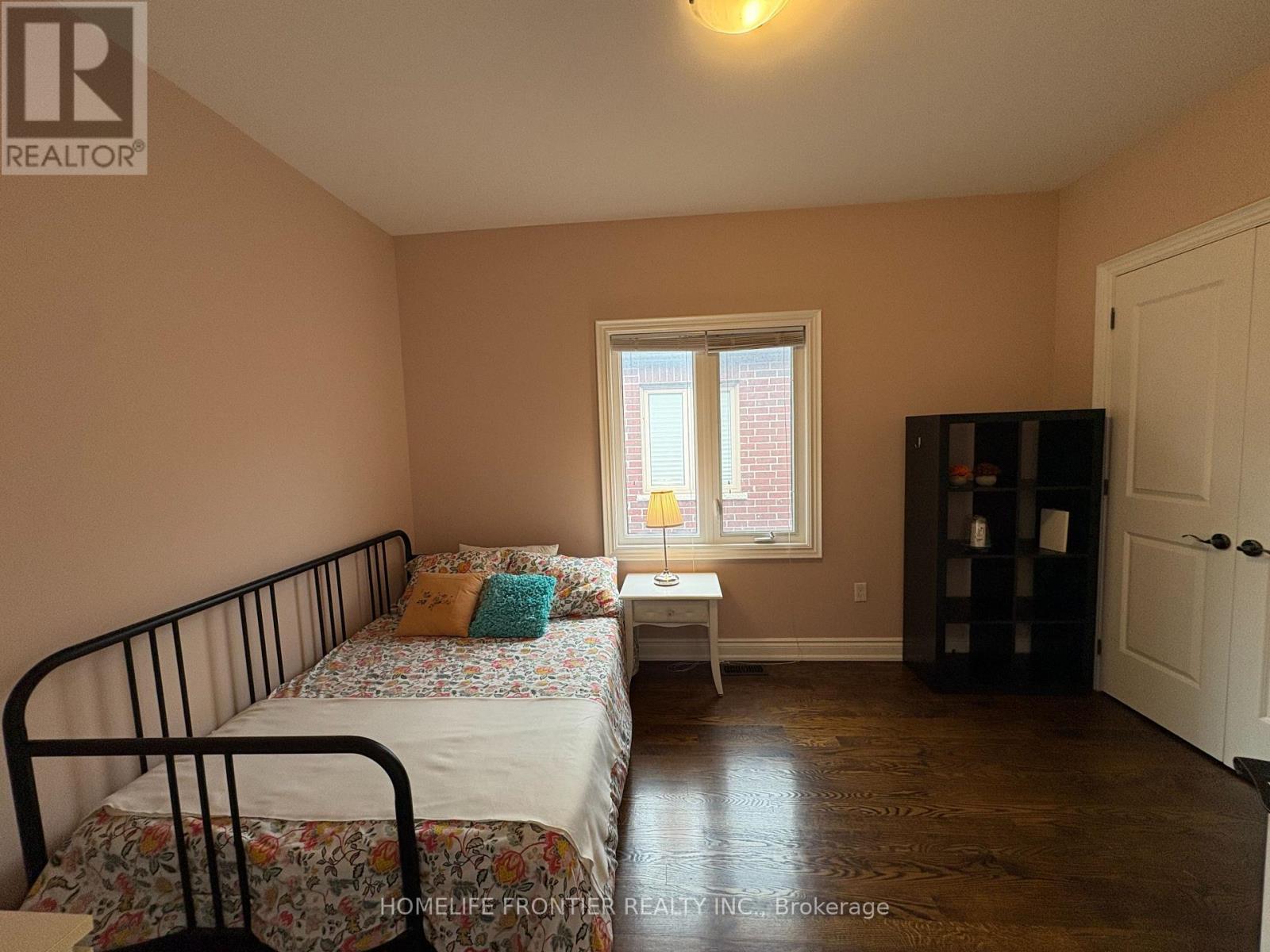 183 FINCH AVENUE E - Image 32