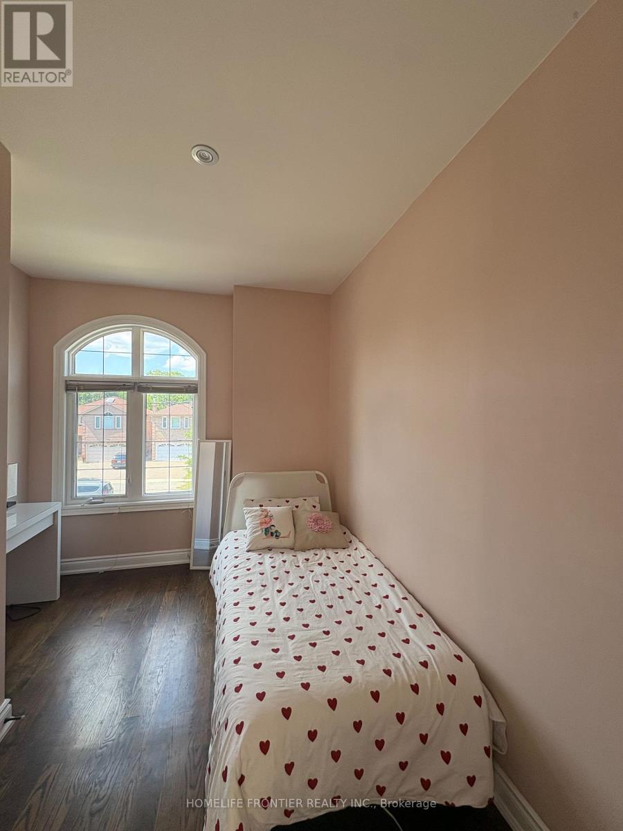 183 FINCH AVENUE E - Image 34