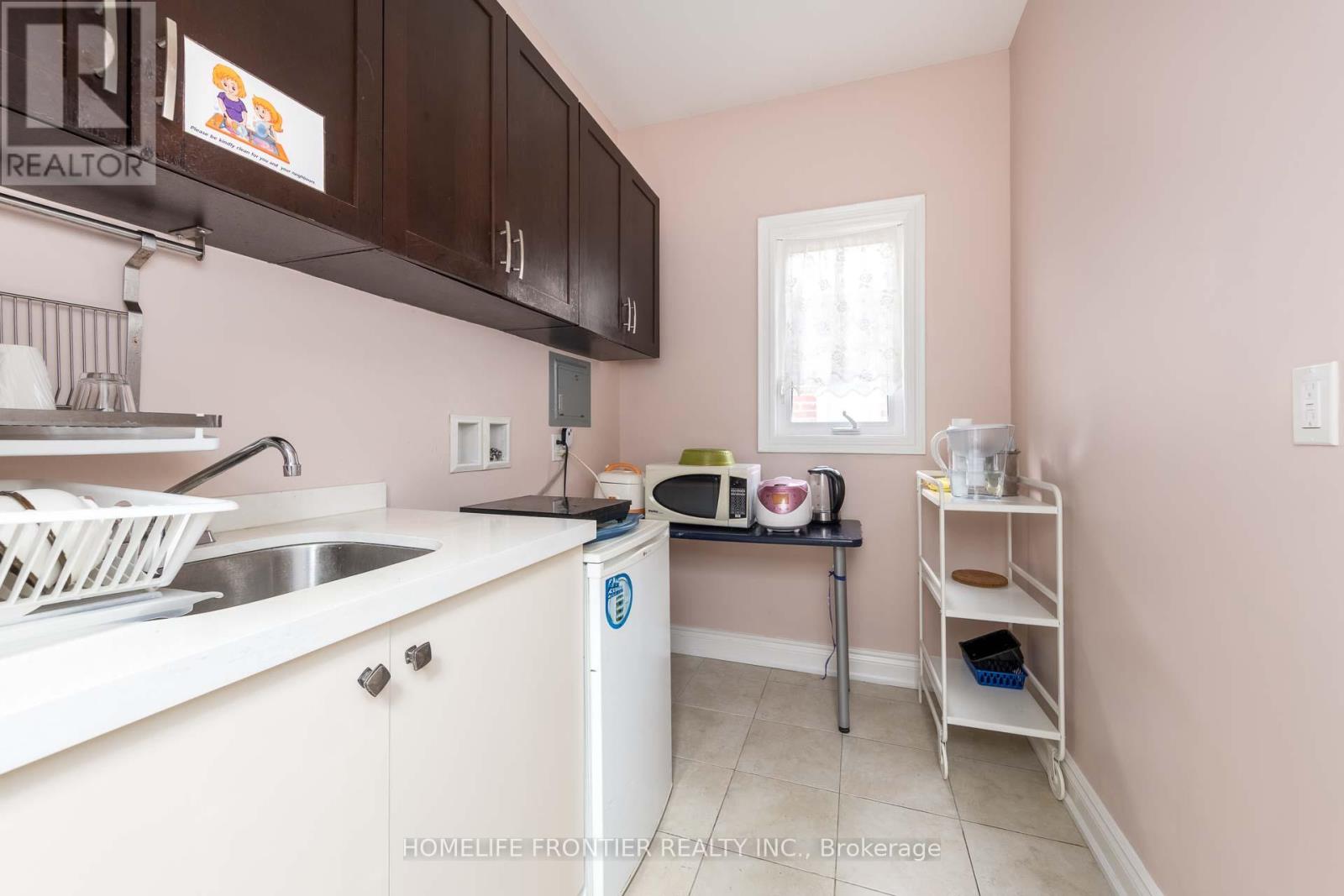 183 FINCH AVENUE E - Image 35