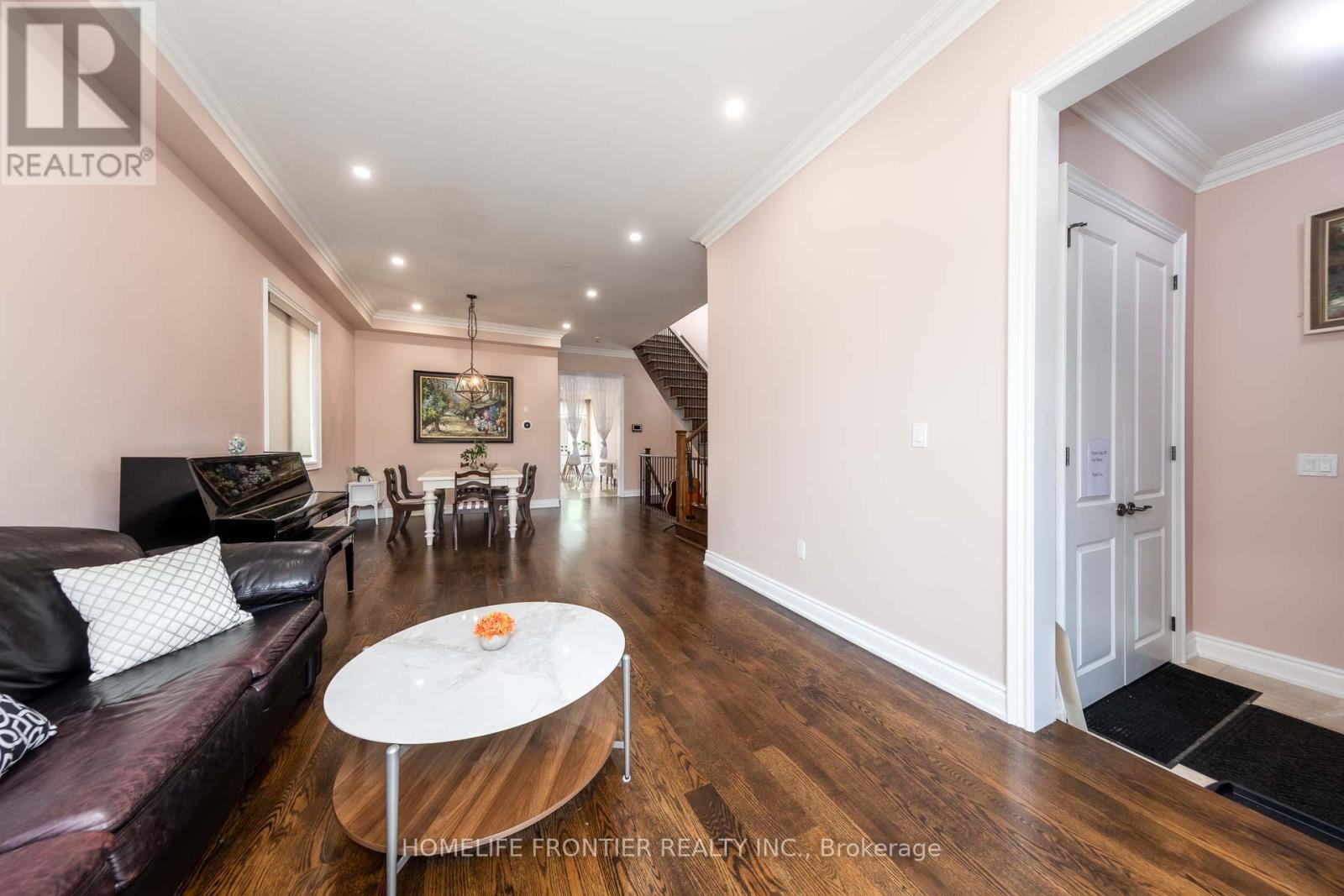 183 FINCH AVENUE E - Image 4