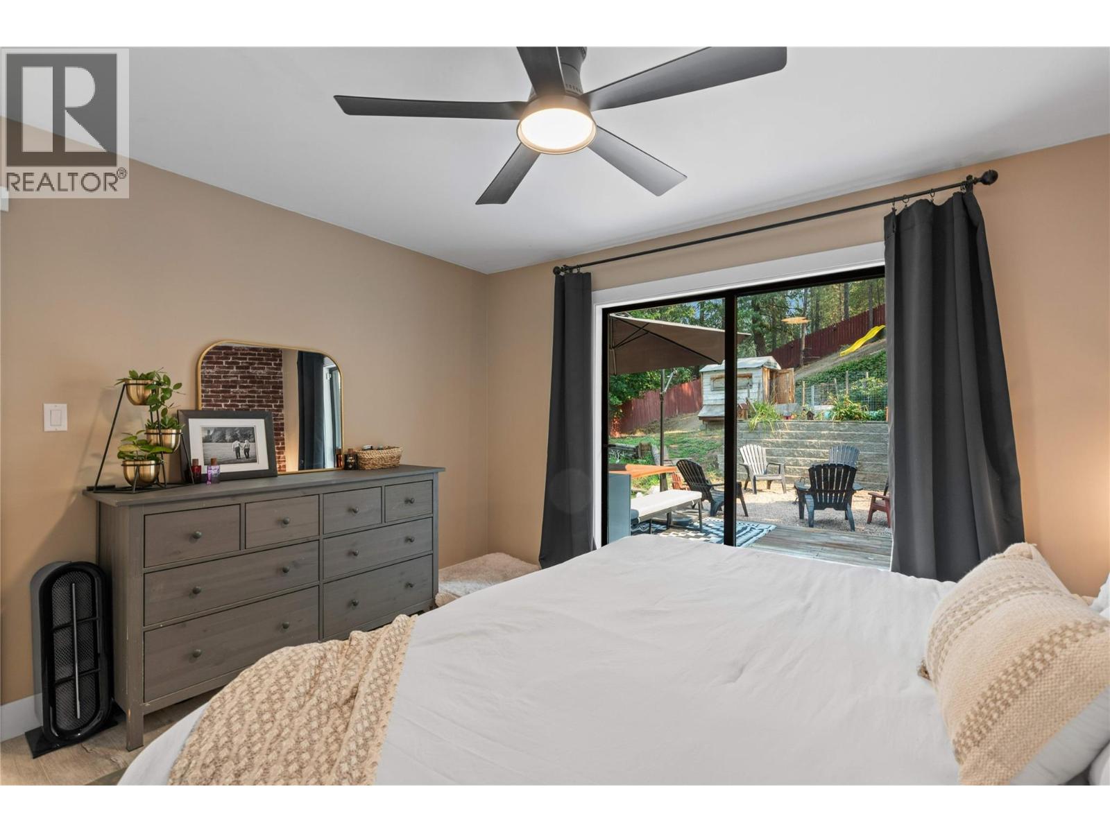 3925 Highland Park Crescent - 25