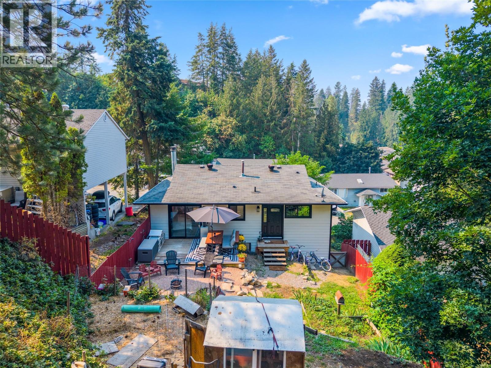 3925 Highland Park Crescent, Armstrong