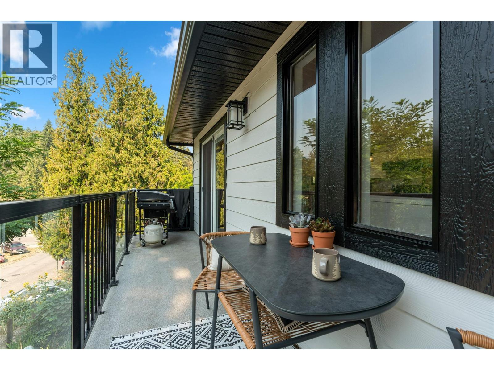 3925 Highland Park Crescent - 21