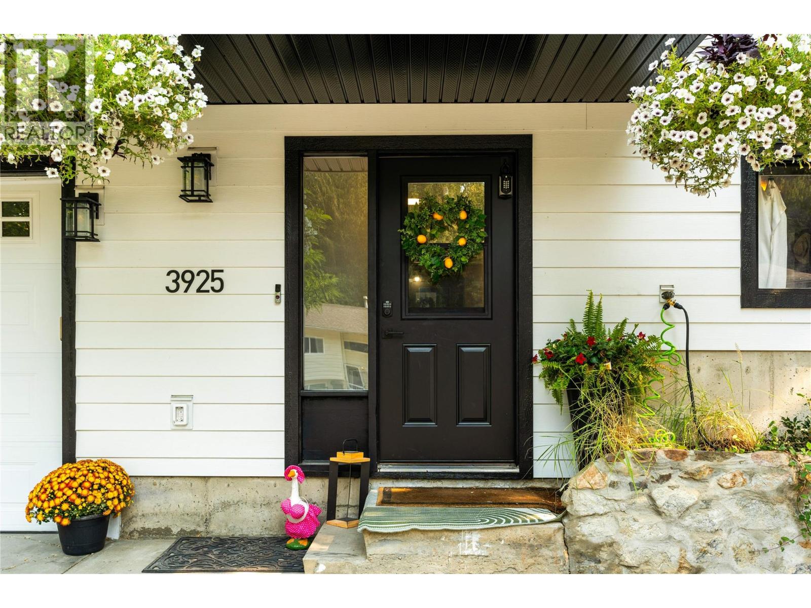 3925 Highland Park Crescent, Armstrong