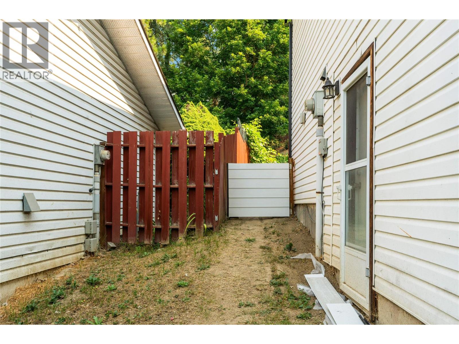 3925 Highland Park Crescent, Armstrong