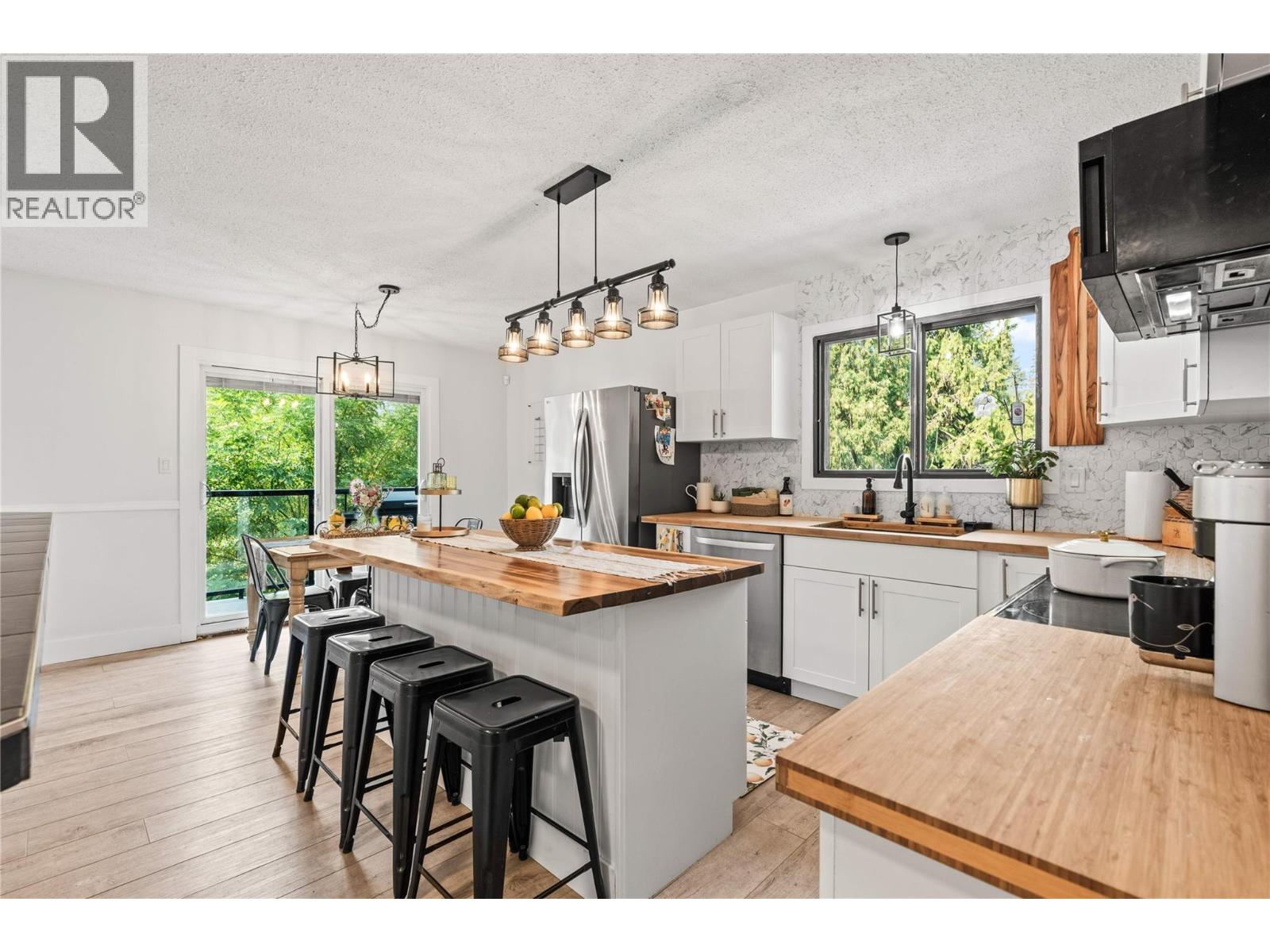 3925 Highland Park Crescent - 11