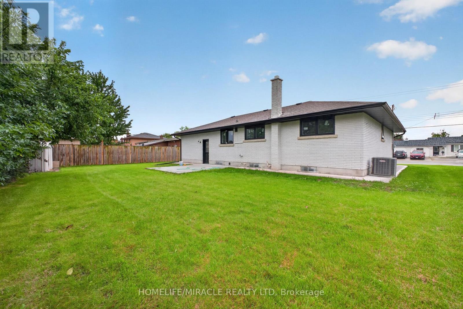 216 WELLINGTON STREET - Image 4