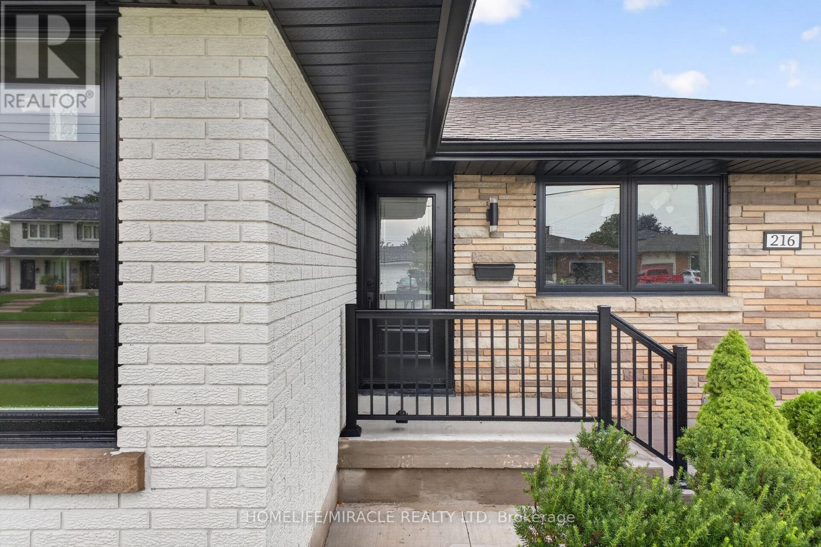 216 WELLINGTON STREET - 6